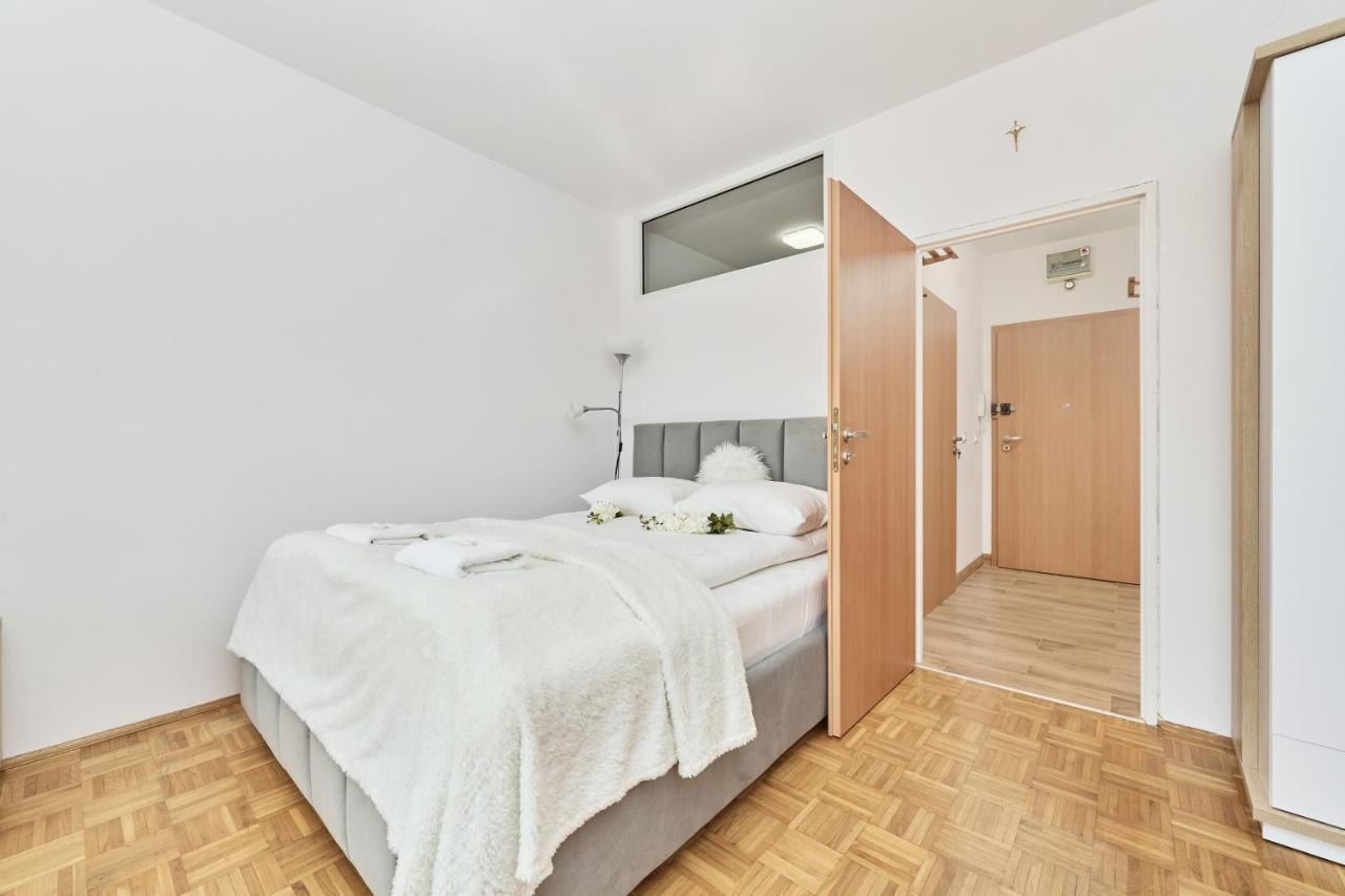 Apartments Wroclaw Legnicka By Noclegi Renters Luaran gambar